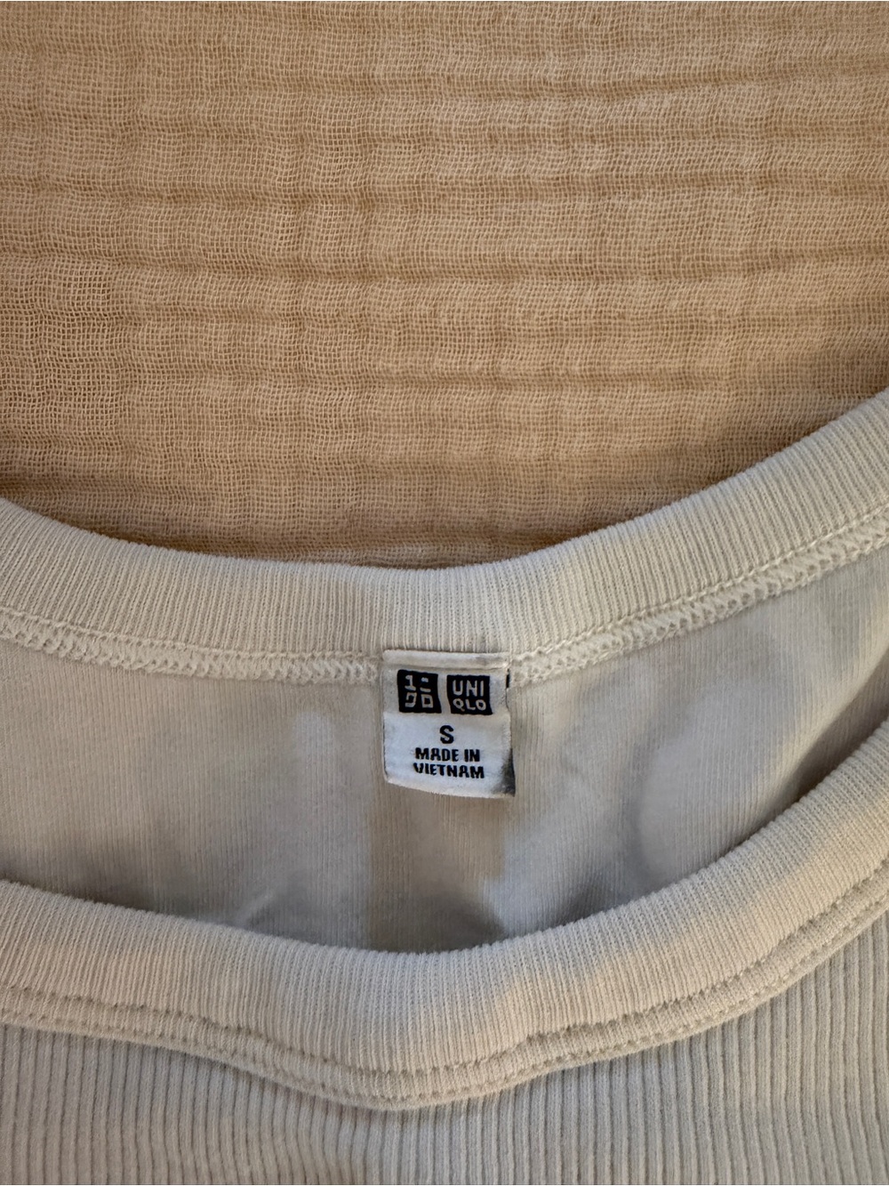 Uniqlo Ribbed Cream Tank Crop Top - Picture 2 of 2